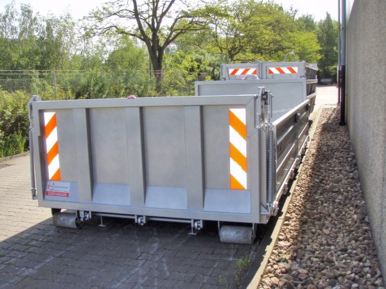 HÜLLENKREMER Containerbau NRW - Abrollcontainer-Kippaufbau mit geteilten seitlichen Stahlbordwänden
