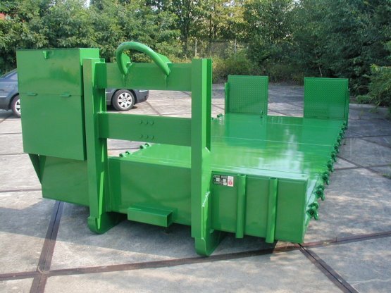 HÜLLENKREMER Containerbau NRW - Spezielle Abroll-Container-Plattform zum Baugeräte-Transport