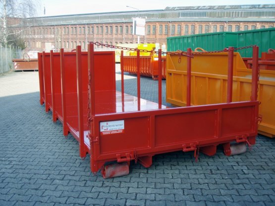 HÜLLENKREMER Containerbau NRW - Abrollcontainerplattform mit seitlichen Steckrungen, sowie abklapp- und demontierbarer Heckklappe