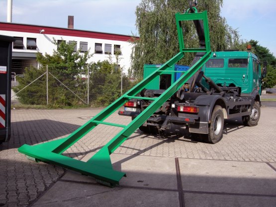HÜLLENKREMER Containerbau NRW - Abroll-Container-Unterrahmen mit fester Rollentraverse