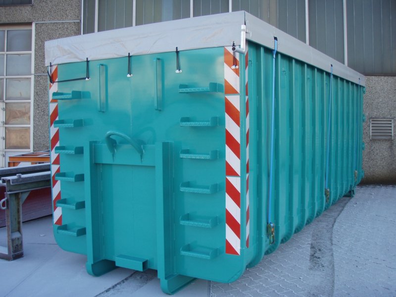 Abrollcontainer mit Längsplanenabdeckung