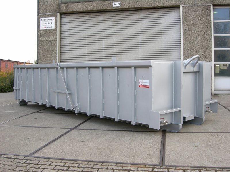 Edelstahl-Abroll-Container, dichte Heckklappe, innenliegende Pendelwand