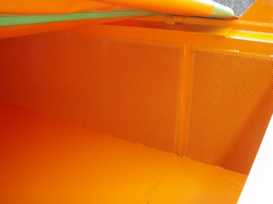 HÜLLENKREMER Containerbau NRW - Entwässerungscontainer - Entwässerungs-Abrollcontainer mit Lochblechen und Roll-Planenabdeckung