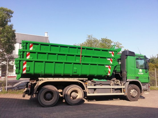 HÜLLENKREMER Containerbau NRW - Stapelcontainer 107° mit Doppelflügeltüren und Zurrösen