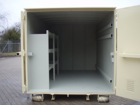 HÜLLENKREMER Containerbau NRW - Magazincontainer - Magazin-Abrollcontainer mit Innenausbau, Trennwand, Seitentür und Fenster, Inhalt ca. 33 m³