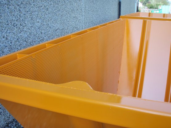 HÜLLENKREMER Containerbau NRW - Absetzmulde - offene Entwässerungsmulde Trichterform